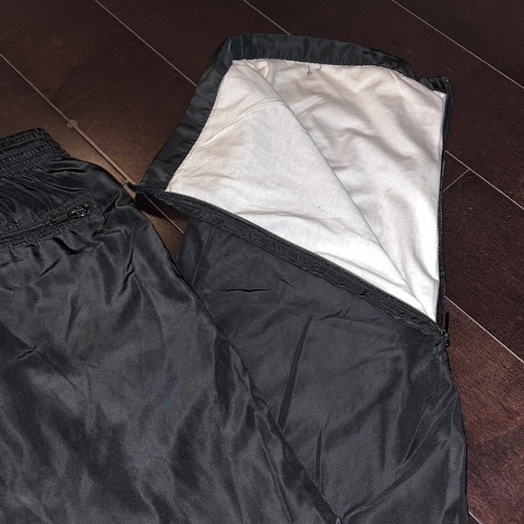 Brandy Melville track pants with zipper. lightweight and breathable. One size - Picture 6 of 6